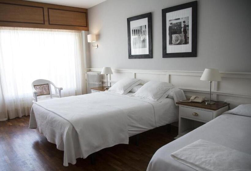 חדר סטנדרט לשלושה, Vostra Llar