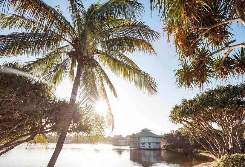 بنجلو قياسى, Novotel Sunshine Coast Resort