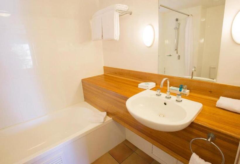 스탠다드 룸 호수 전망, Novotel Sunshine Coast Resort