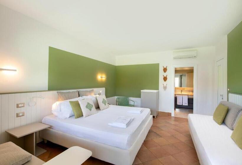 חדר סטנדרט לשלושה עם נוף לגינה, Chia Laguna   Hotel Village