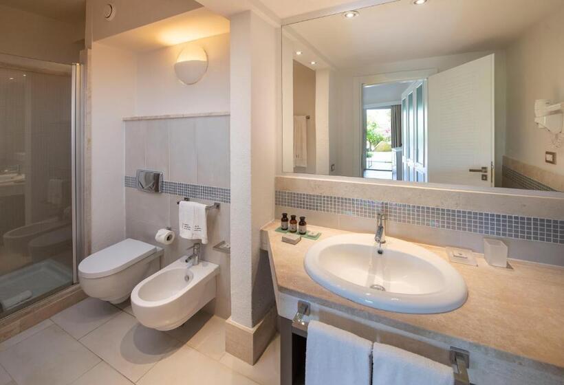 Трехместный Номер Superior, Chia Laguna   Hotel Village