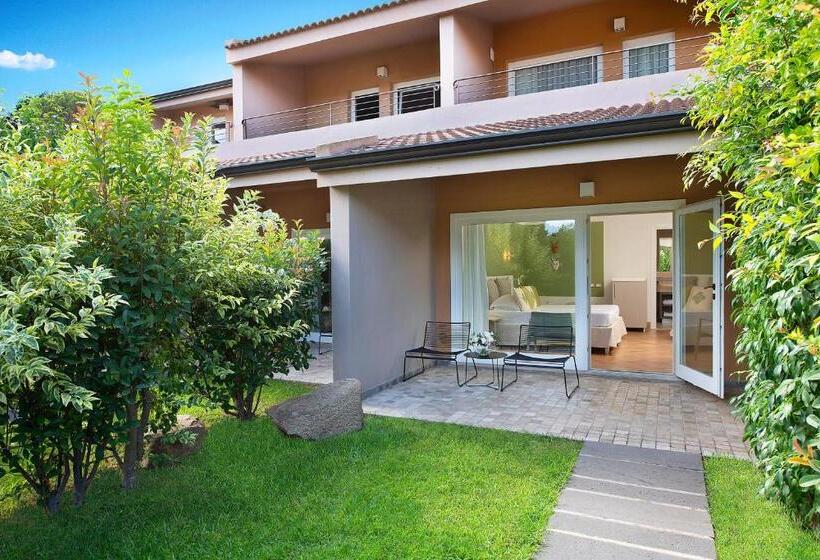 חדר סופריור לשלושה, Chia Laguna   Hotel Village