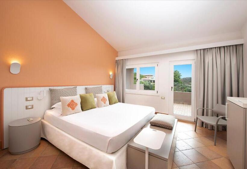 غرفة قياسية مزوَّدة بشُرفة, Chia Laguna   Hotel Village