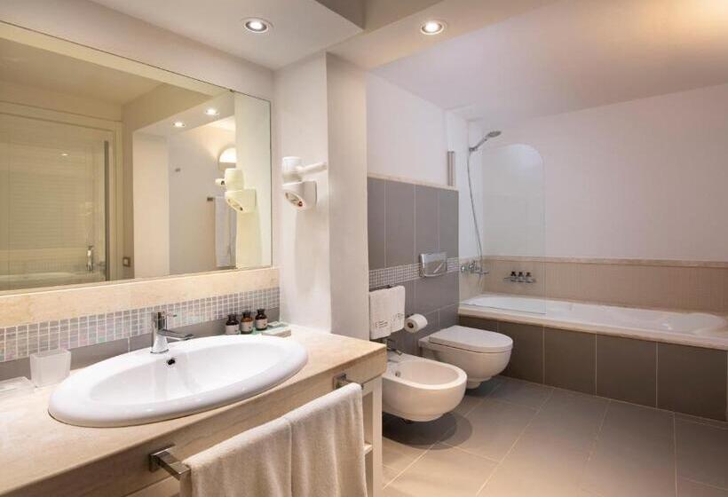 غرفة سوبيريور عائلية, Chia Laguna   Hotel Village