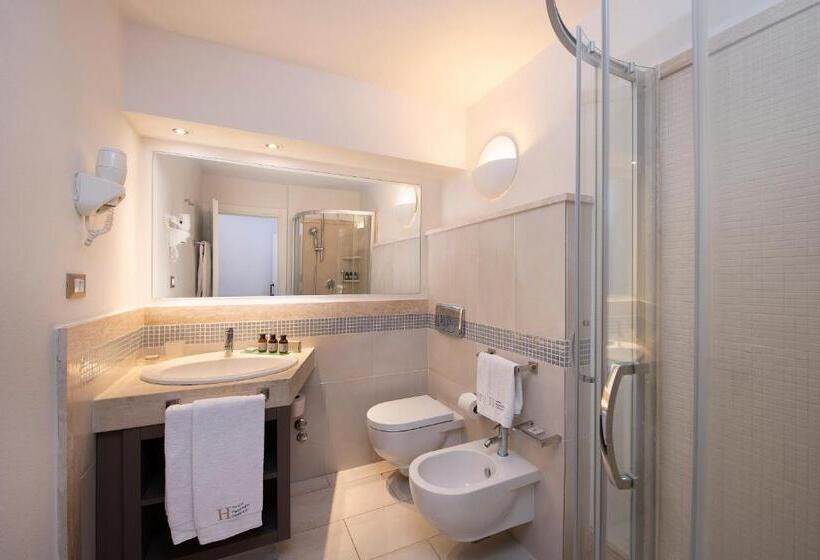 חדר קלאסי לשלושה, Chia Laguna   Hotel Village