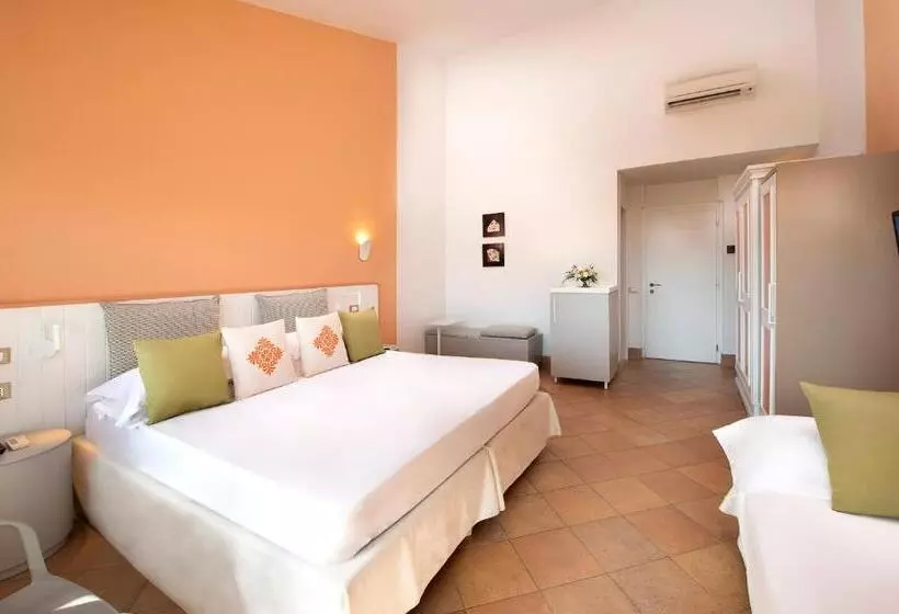 バルコニー付きスタンダードトリプルルーム, Chia Laguna   Hotel Village