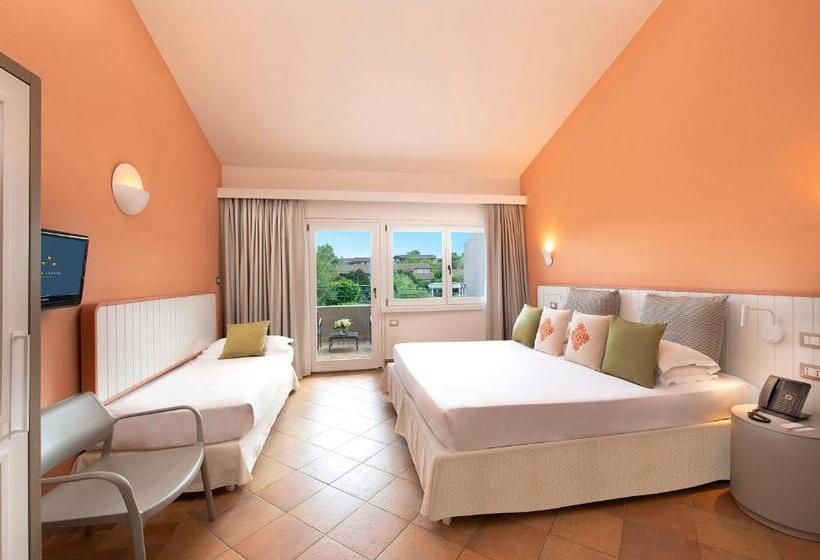 Трехместный Номер Стандарт с Балконом, Chia Laguna   Hotel Village