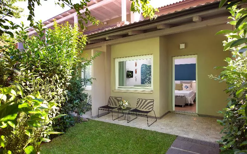 庭の見えるスタンダードトリプルルーム, Chia Laguna   Hotel Village