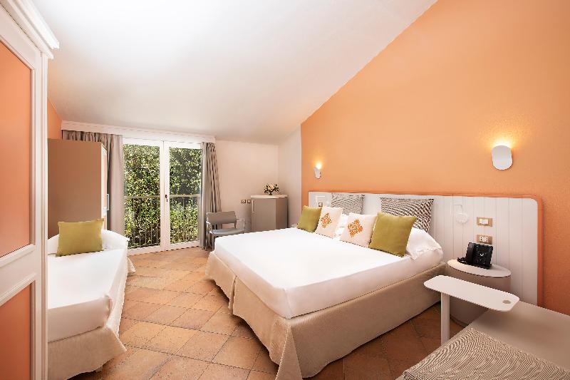 Трехместный Номер Классика, Chia Laguna   Hotel Village