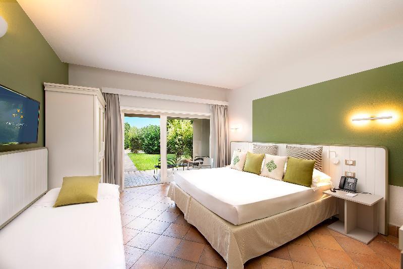 Трехместный Номер Superior, Chia Laguna   Hotel Village