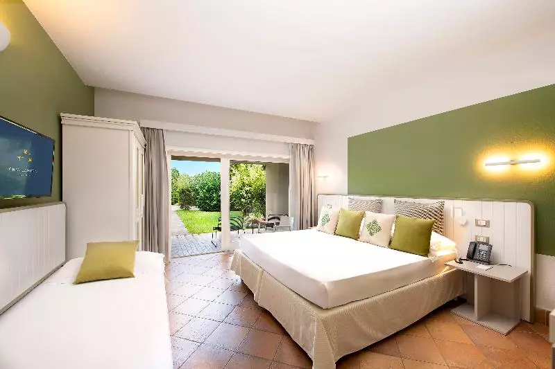 スーペリアトリプルルーム, Chia Laguna   Hotel Village