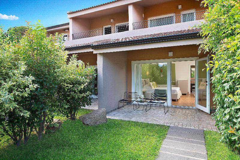 חדר סופריור לשלושה, Chia Laguna   Hotel Village