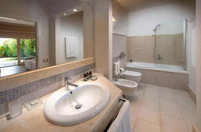 スーペリアトリプルルーム, Chia Laguna   Hotel Village