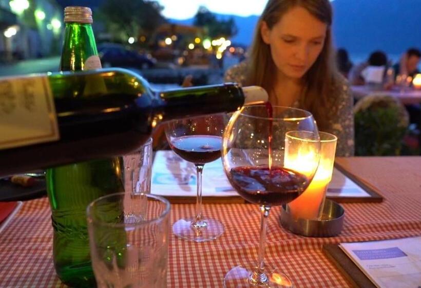 اتاق لوکس با چشم‌انداز دریا, Apartments Vila Marija