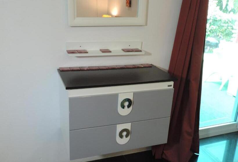 جناح مزوَّد بشرفة, Blue Paradise Residence