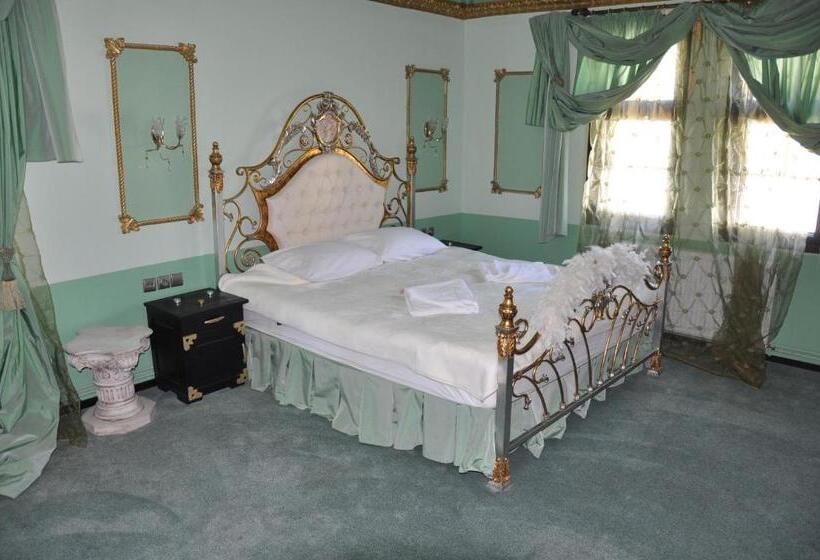 Вилла 4 Спальни, Casa Cu Farfurii