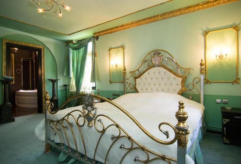 Вилла 4 Спальни, Casa Cu Farfurii