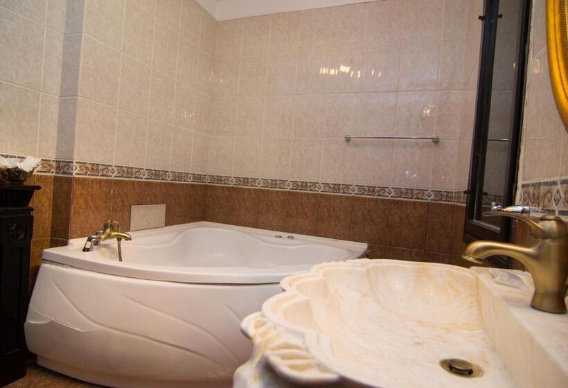 Студия Стандарт, Casa Cu Farfurii