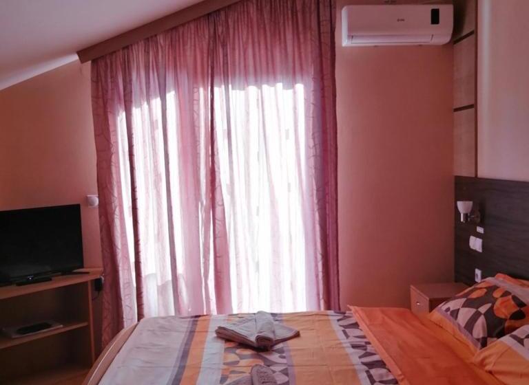 آپارتمان 1 خوابه با تراس, Konak Vila Mirković