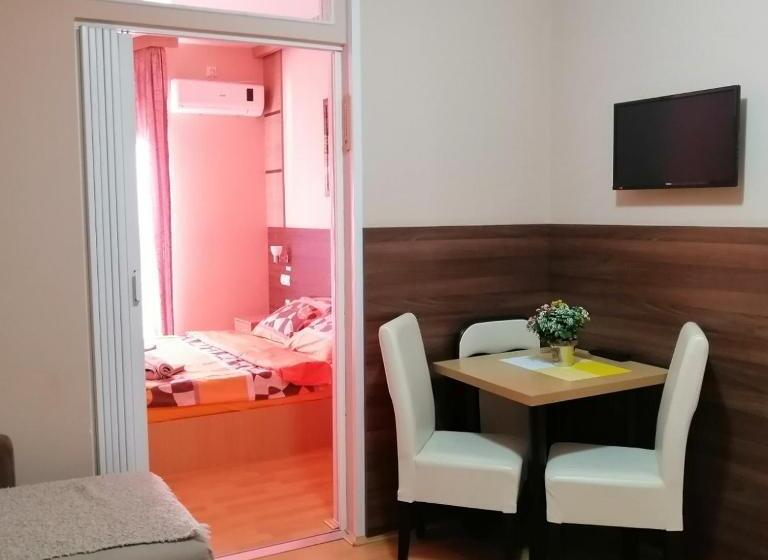 آپارتمان 1 خوابه با تراس, Konak Vila Mirković