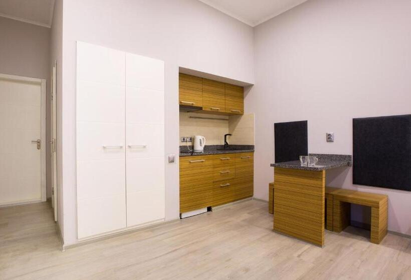 شقة غرفة نوم واحدة مزودة بشُرفة, Pushkinskaya Apartments