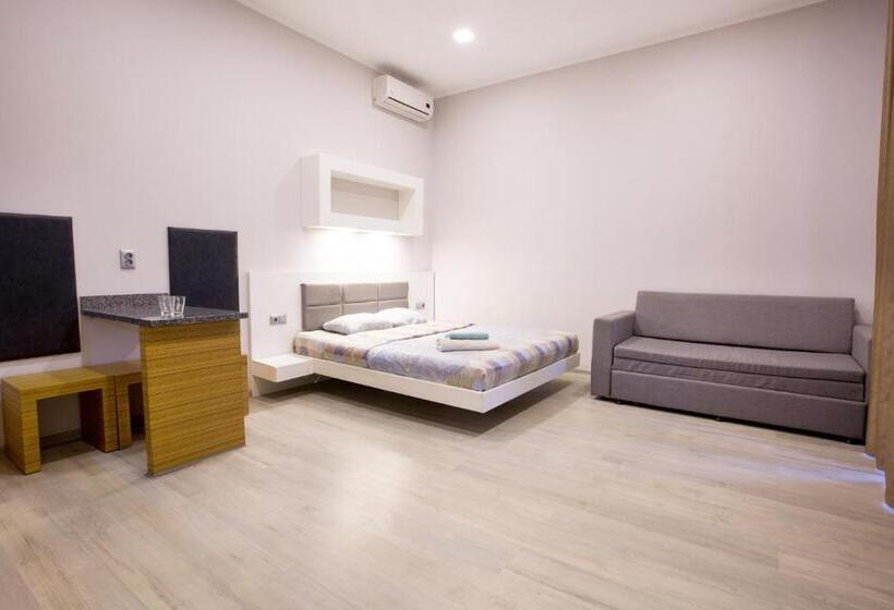 شقة غرفة نوم واحدة مزودة بشُرفة, Pushkinskaya Apartments