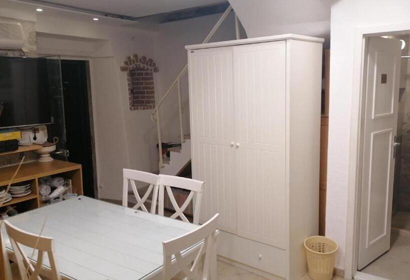 اتاق اکونومی, Apartments đukić