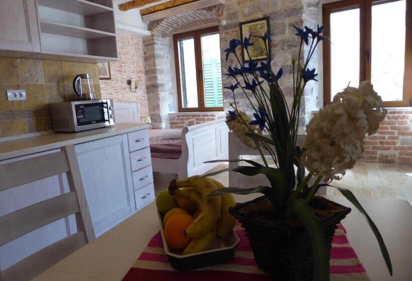 اتاق لوکس چهار تخته, Apartments đukić