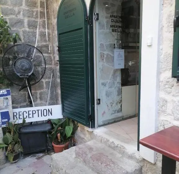 اتاق خانوادگی با چشم‌انداز دریا, Apartments đukić