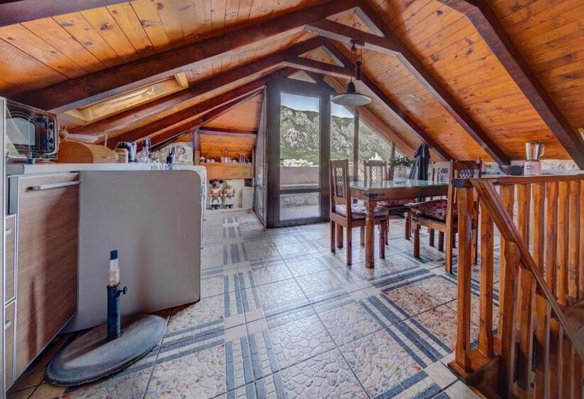 اتاق خانوادگی با چشم‌انداز دریا, Apartments đukić