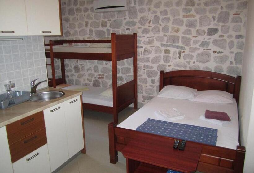 اتاق کلاسیک چهارنفره, Apartments đukić