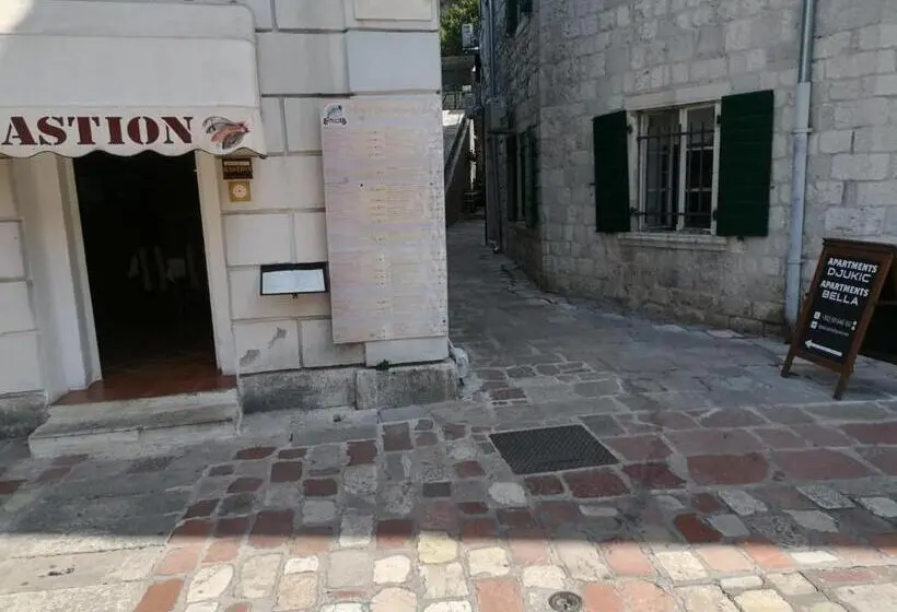 اتاق استاندارد چهارنفره با بالکن, Apartments đukić