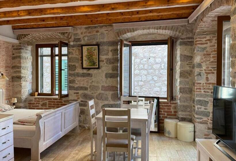 اتاق لوکس چهار تخته, Apartments đukić