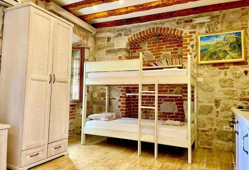 اتاق لوکس چهار تخته, Apartments đukić