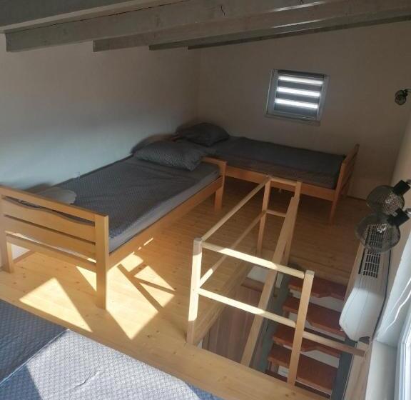 استودیوی استاندارد, Guesthouse Panorama