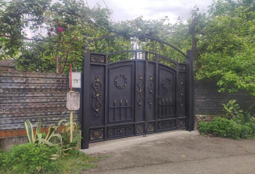 ファミリールーム, Private House In Batumi