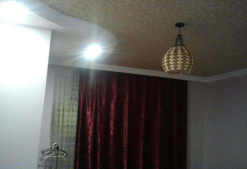 ファミリールーム, Private House In Batumi