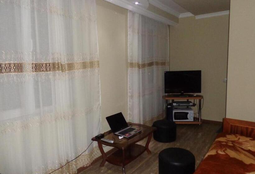 スタンダードルーム, Private House In Batumi