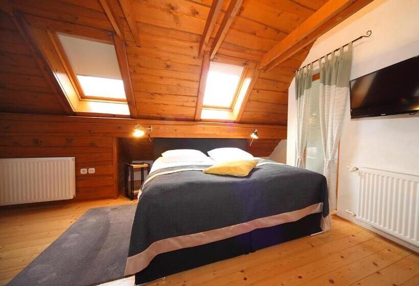 اتاق لوکس با بالکن, Vila Edelweiss Rooms&app Kranjska Gora