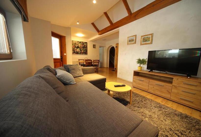 Family flat with terrace, Vila Edelweiss Rooms&app Kranjska Gora