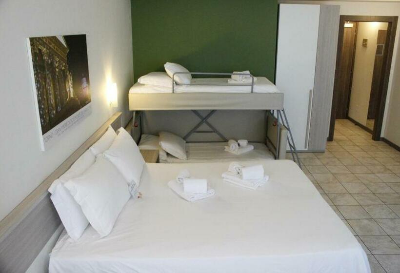 غرفة قياسية رباعية, Best Quality Hotel Politecnico