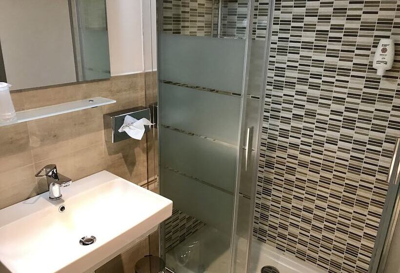 标准三人间, Best Quality Hotel Politecnico