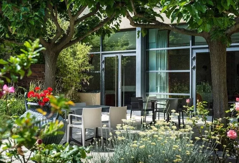 ガーデンビュースーペリアールーム, Avignon Grand