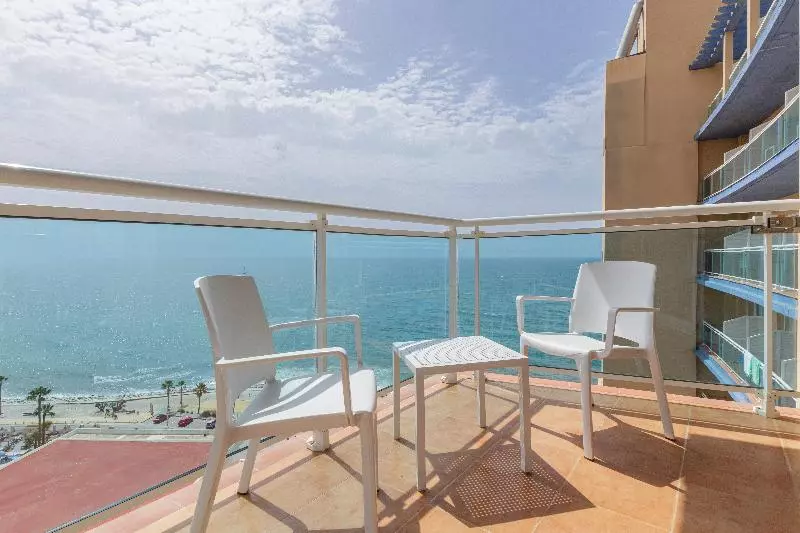 اتاق اساندارد با چشم‌انداز جانبی به دریا, Best Benalmadena
