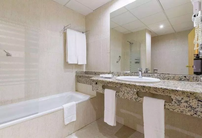 اتاق اساندارد با چشم‌انداز جانبی به دریا, Best Benalmadena