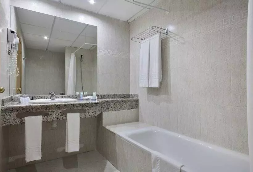 اتاق اساندارد با چشم‌انداز جانبی به دریا, Best Benalmadena