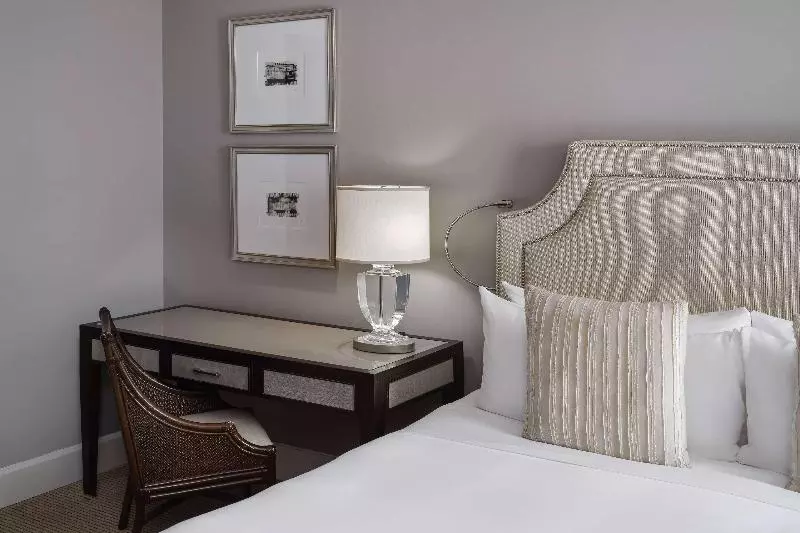 استودیو استاندارد با تخت کینگ, Bristol Panama, A Registry Collection