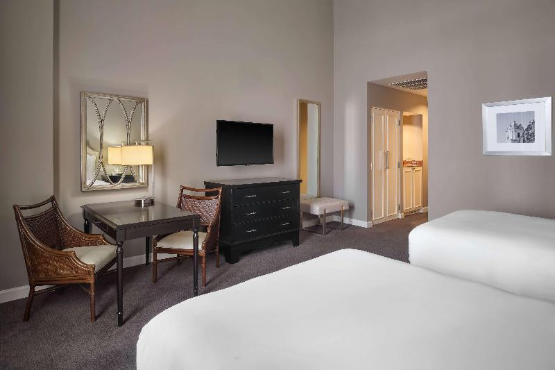 غرفة ديلوكس, Bristol Panama, A Registry Collection