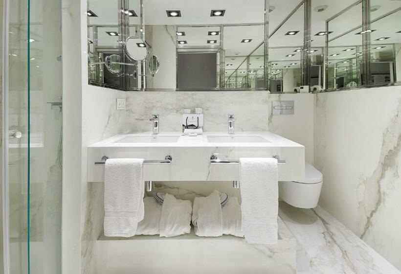 חדר קלאסי עם נוף עירוני, De Londres Y De Inglaterra