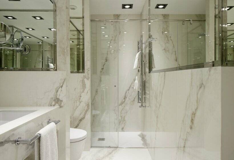 חדר קלאסי עם נוף עירוני, De Londres Y De Inglaterra